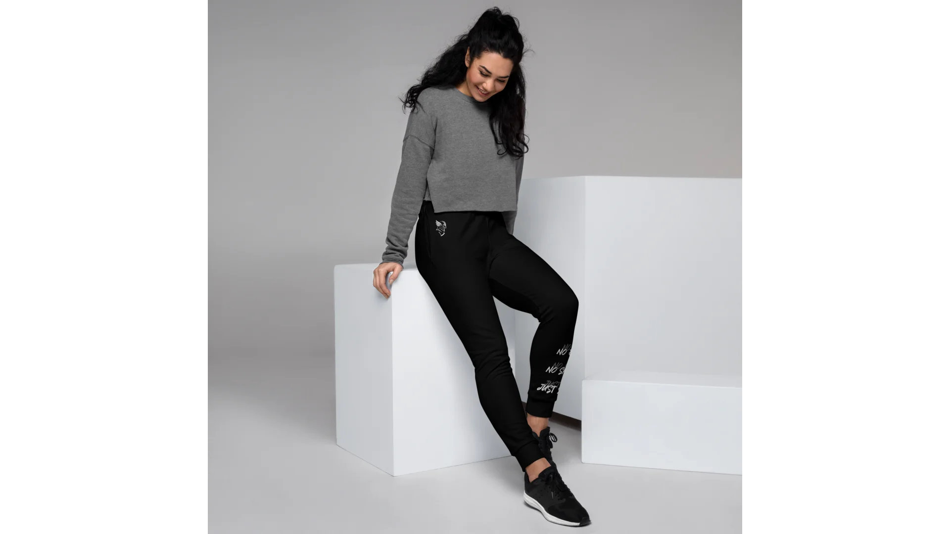 Women's Forge Crest Joggers - Black